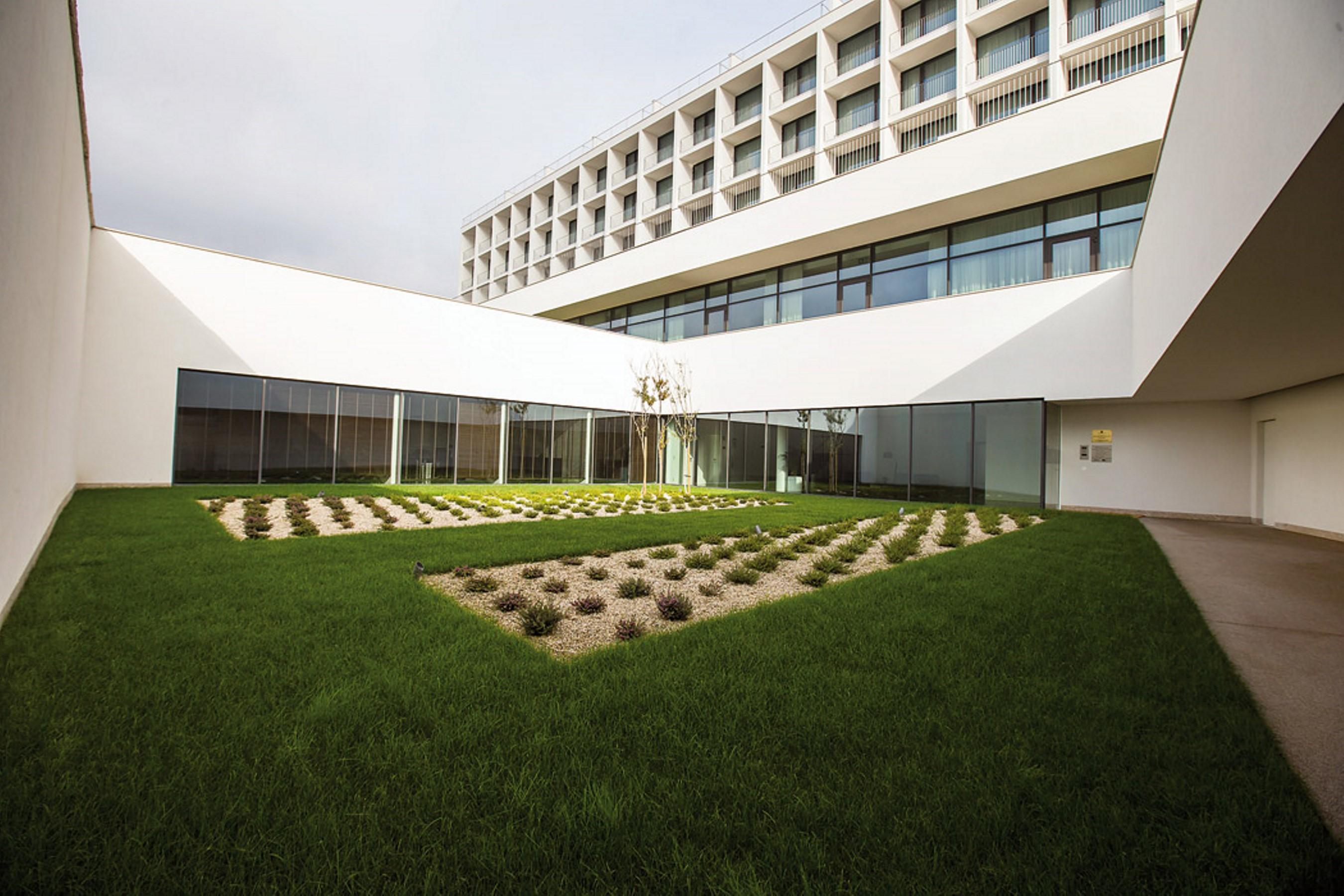 Douro Royal Valley Hotel & Spa Ribadouro Exterior photo The new building of the University of Novi Sad