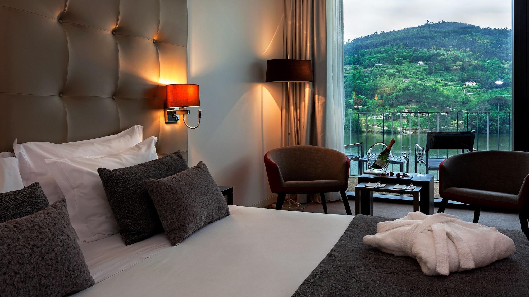 Douro Royal Valley Hotel & Spa Ribadouro Exterior photo Deluxe room