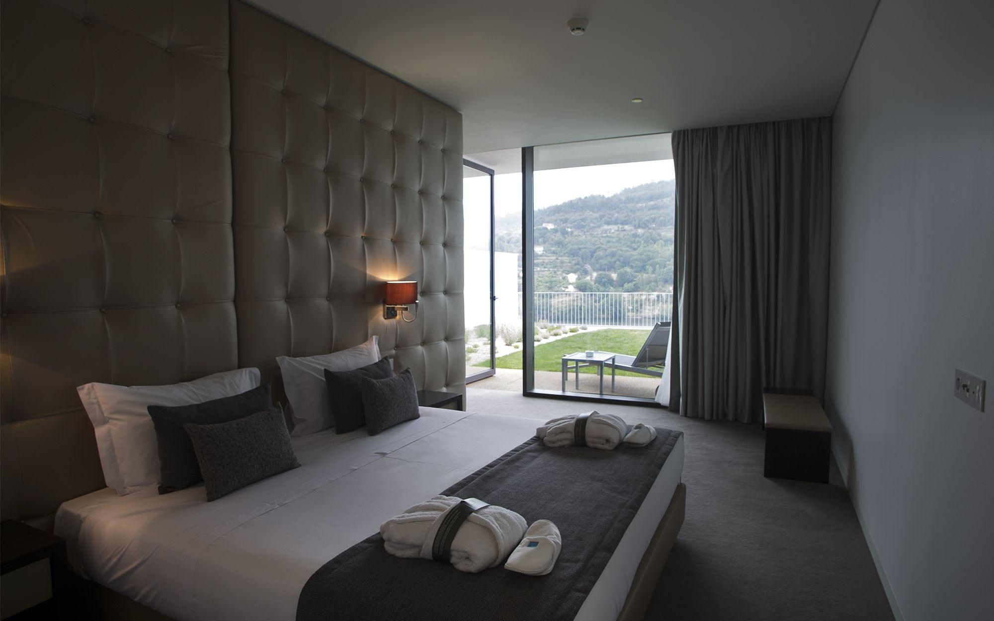 Douro Royal Valley Hotel & Spa Ribadouro Exterior photo A room at the hotel