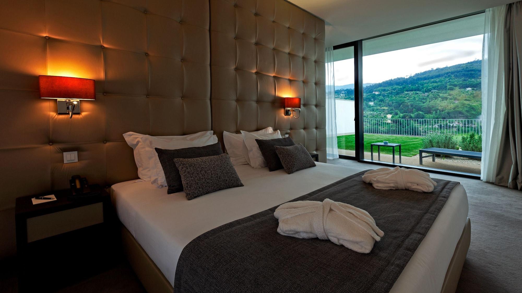 Douro Royal Valley Hotel & Spa Ribadouro Exterior photo A bedroom at the hotel