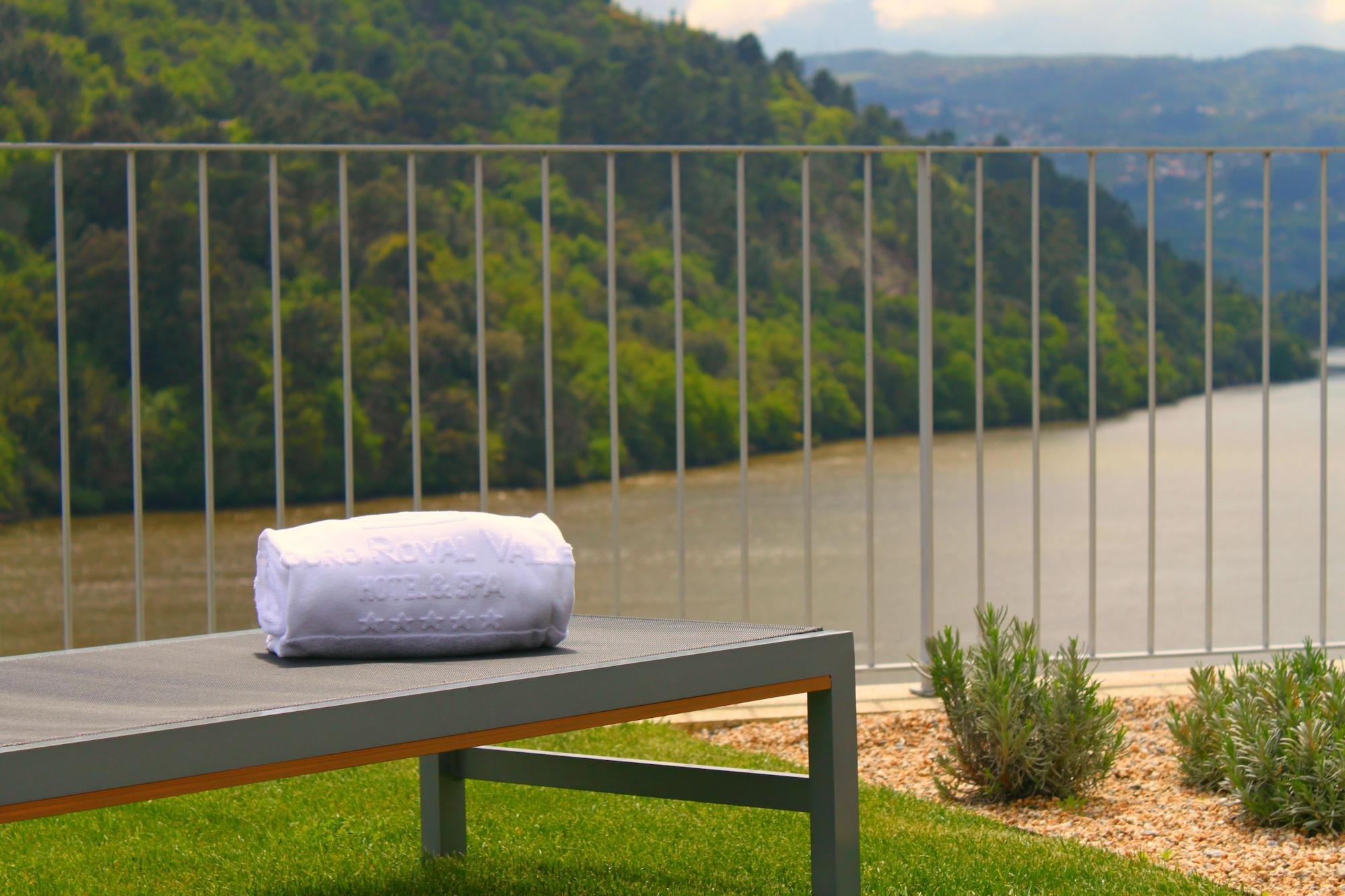 Douro Royal Valley Hotel & Spa Ribadouro Exterior photo A rolled towel