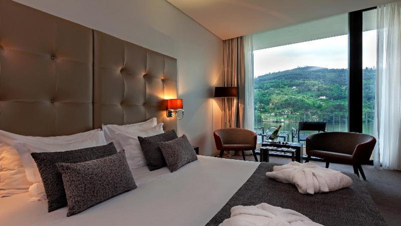 Douro Royal Valley Hotel & Spa Ribadouro Room photo A room at the hotel