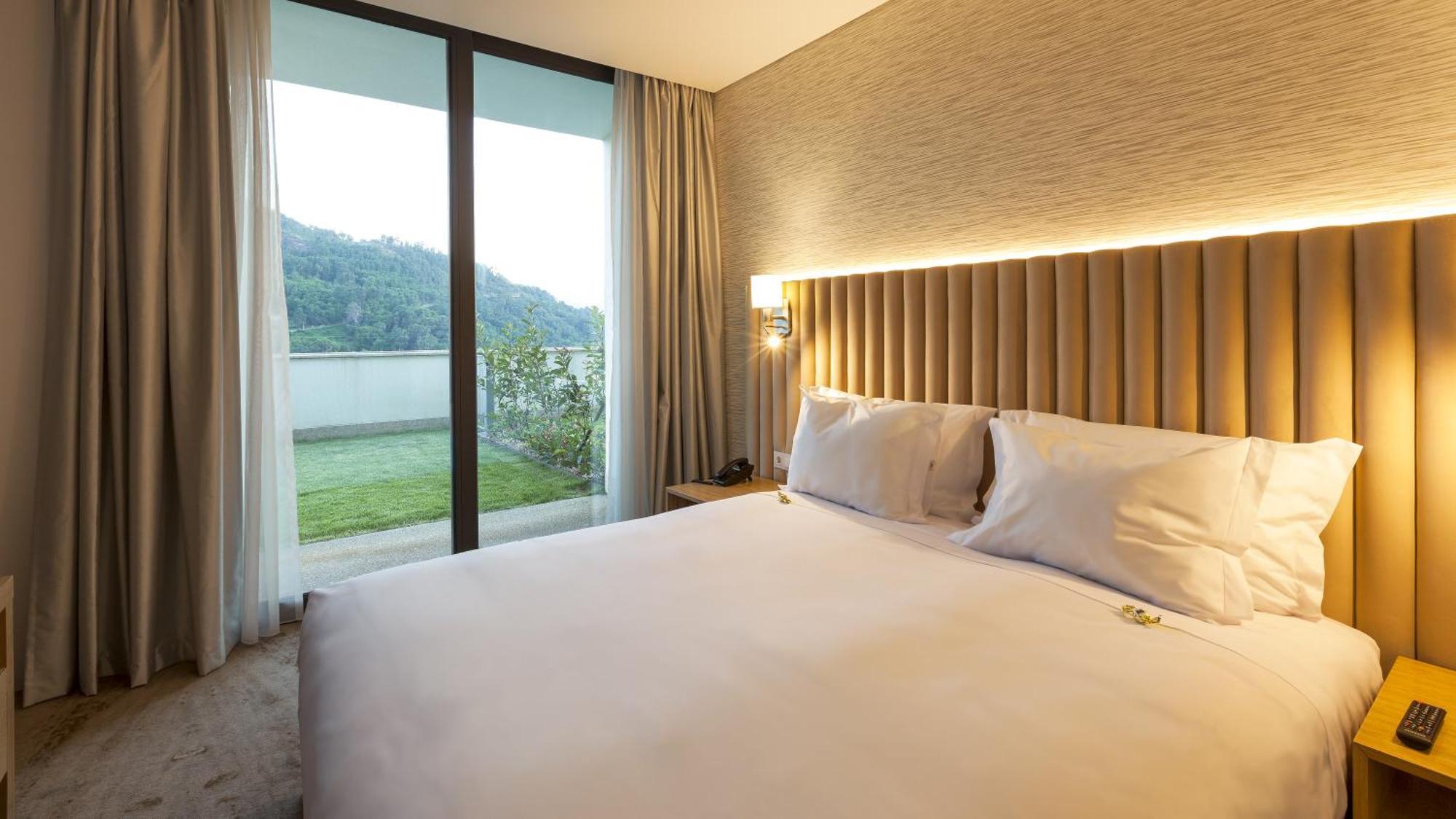 Douro Royal Valley Hotel & Spa Ribadouro Exterior photo Deluxe Room