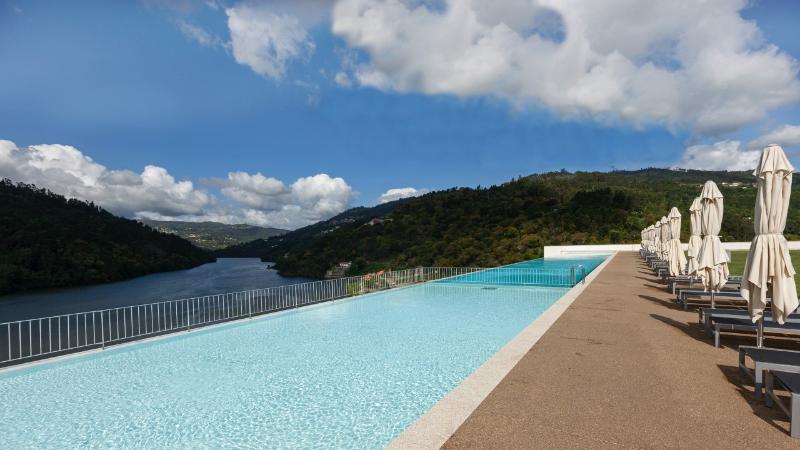 Douro Royal Valley Hotel & Spa Ribadouro Exterior photo Infinity pool at the Hotel The Vines Resort and Country Club, in Chile